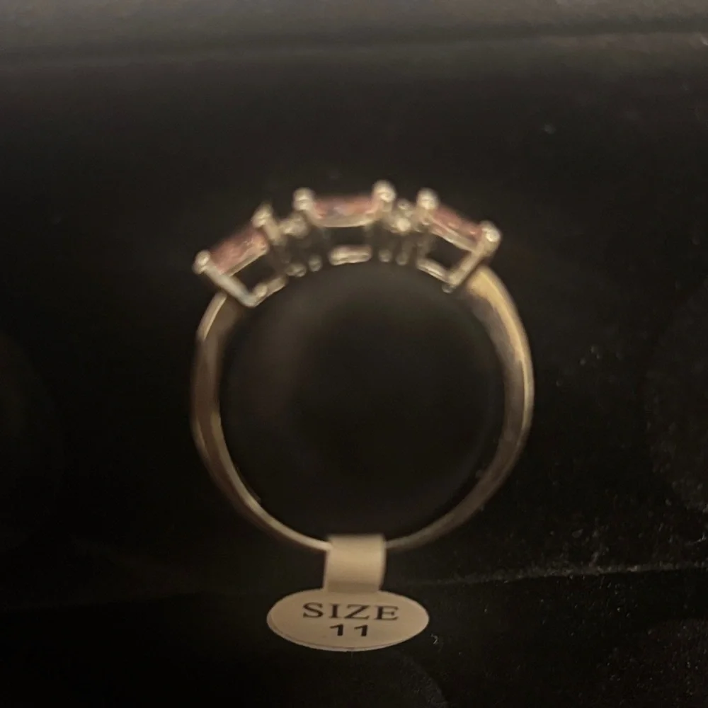 Elegant Silver and Pink Stone Ring - Picture 4 of 5